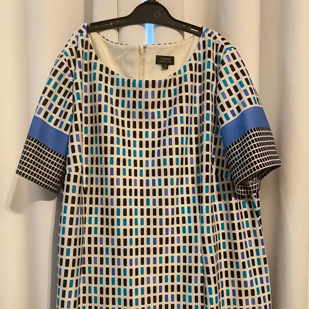22W Tahari sheath dress-beautiful blues and black on white background